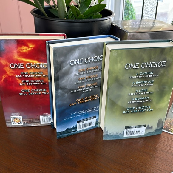 The Divergent Series (3 books + booklet) - Picture 3 of 3